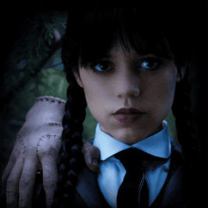 פוסטר וונסדיי: צבע שמח